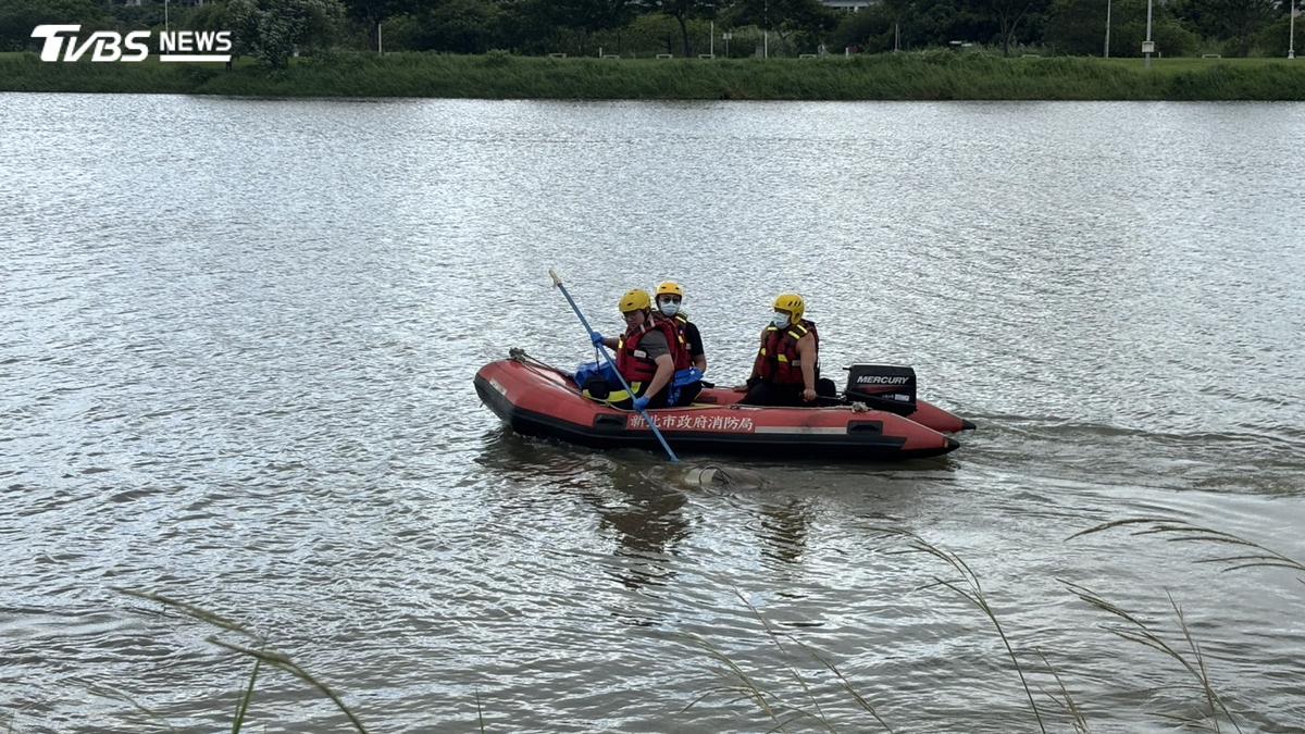 新北微風運河驚見男浮屍「身分不明」!民眾嚇壞急報案