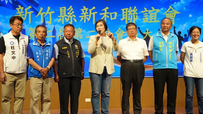 新竹縣長楊文科(右三)力挺縣長參選人徐欣瑩(中)。(圖/徐欣瑩辦公室提供)