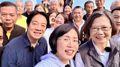 蘇巧慧合體2位總統上山下海拚了!萬里被請吃螃蟹:哪道加香菜?