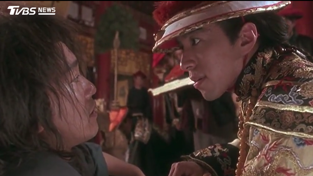 電影《武狀元蘇乞兒》中,主角蘇燦一番話化解皇帝顧忌。(圖/擷取自電影片段)