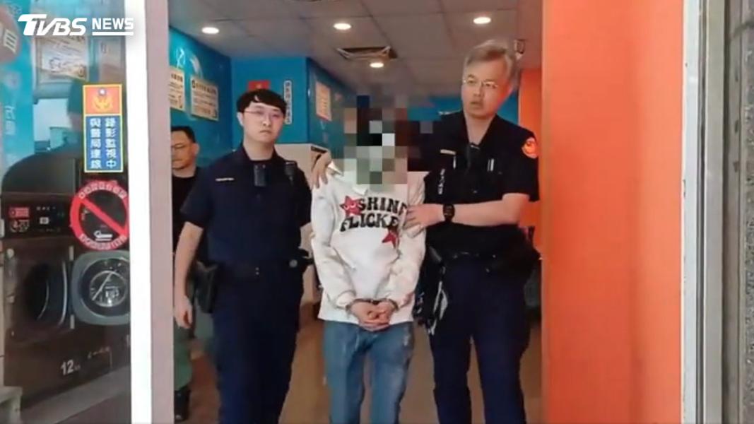 持刀搶劫超商7千元,男犯案後變裝。爬牆、鑽下水道躲避,仍遭警圍捕。(圖/TVBS)