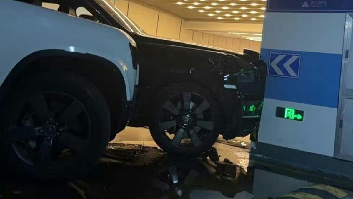陸百萬網紅車禍!勞斯萊斯遭撞「機油漏滿地」 助理慌點火險爆炸