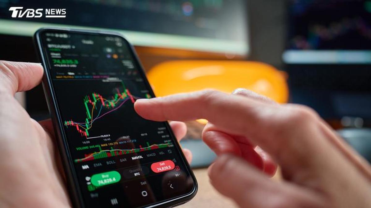 美股期貨、日韓股皆下挫!升息機率破9成 AI大佬喊慢點科技股跌
