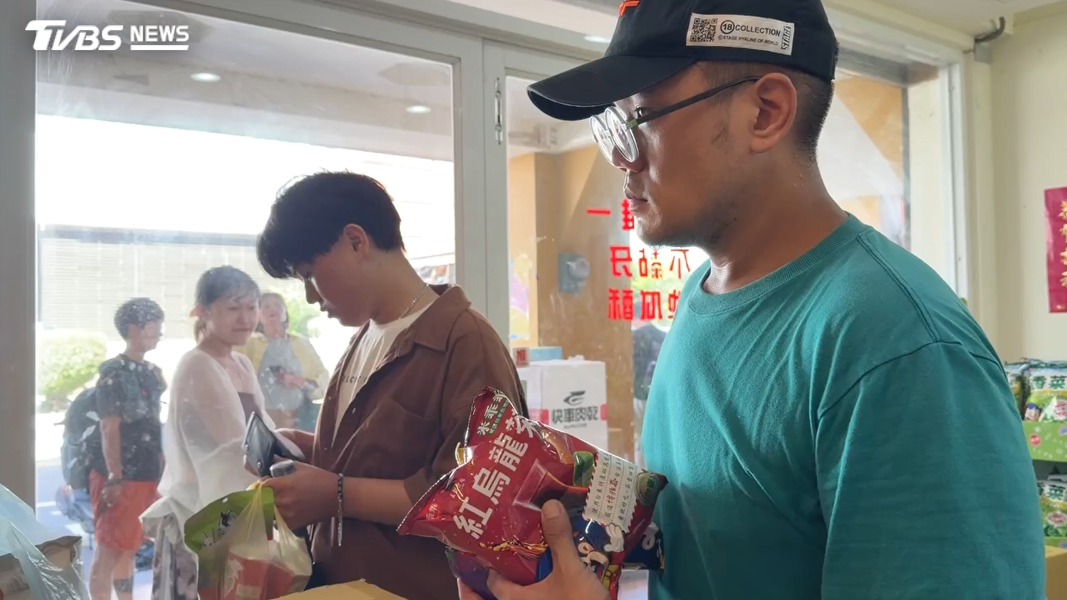這類商品本來就是希望消費者到當地超市消費,到當地遊玩時順便購買更具紀念意義(圖/TVBS)