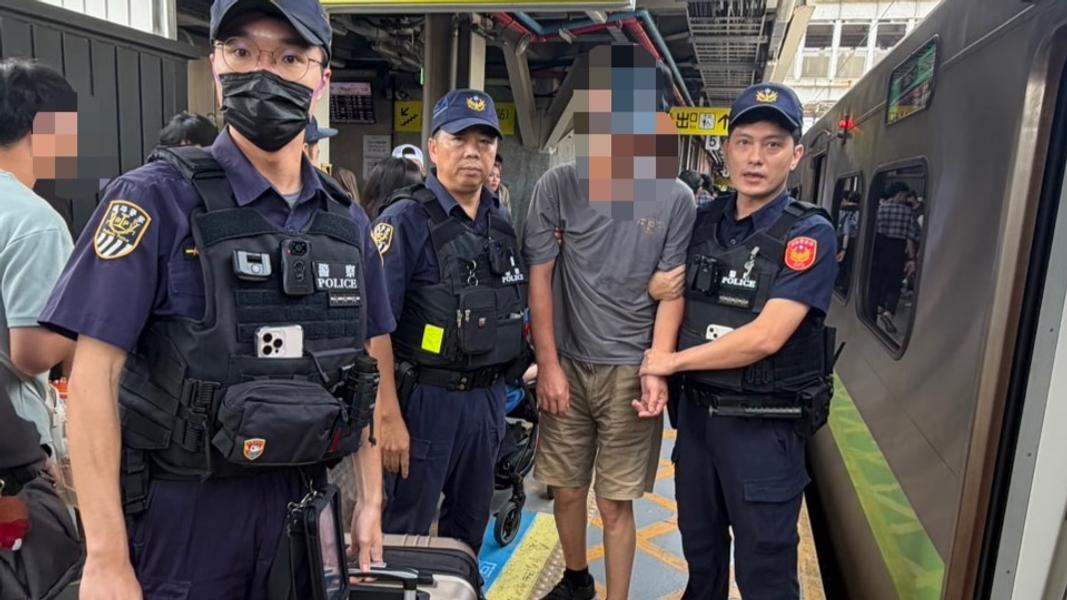 男報警揚言殺人遭大批警逮。(圖/TVBS)