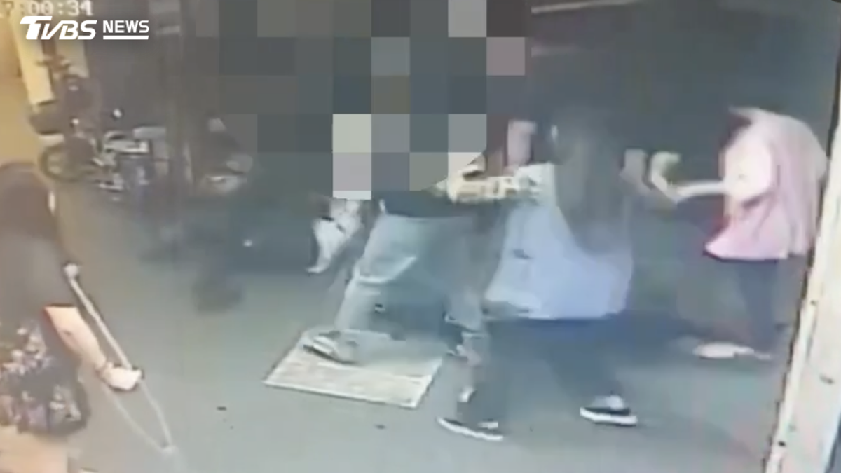 KTV外打成一團!酒醉男遭抱摔「後腦著地」 3人互控傷害
