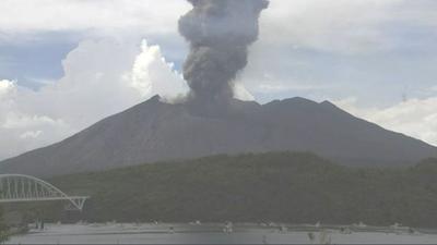 櫻島火山爆發!火山灰柱竄2500m 鹿兒島、宮崎、熊本恐飄灰