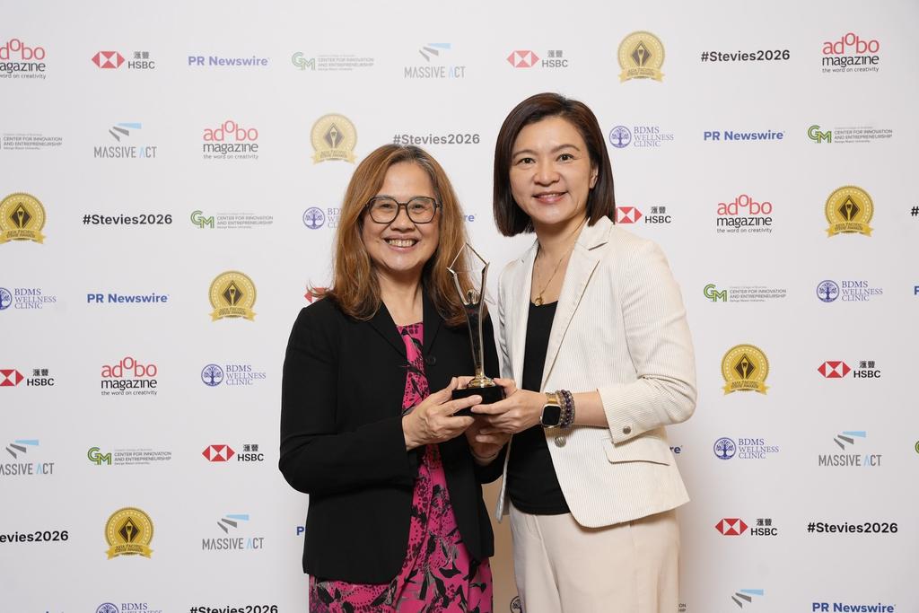 Stevie Awards APAC銀獎：SPRG台北總經理黃兆慧（左）與 Zespri行銷總監陳香君（右）至澳門領獎。