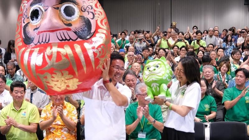 日本沖繩縣13日舉行等同縣長的知事選戰,年僅42歲的前那霸市副市長古謝玄太,以42萬票史上最高票之姿,成功當選知事。(圖/古謝玄太FB)