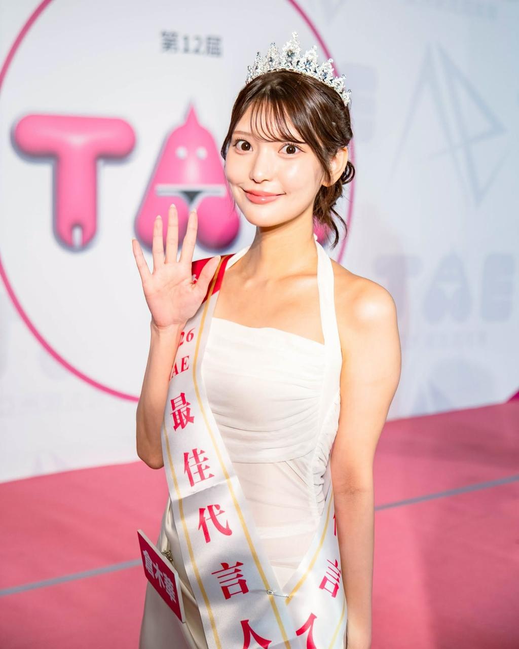 日本25歲成人片女優倉木華今(2026)年4月曾以TAE台灣成人博覽會年度代言人的身分來到台灣。(圖/翻攝TAE台灣成人博覽會FB)