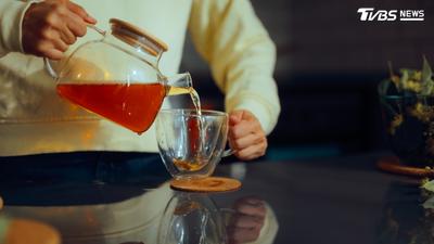 1飲料當水喝!6旬男「血鉀狂飆」送急診 醫警告:5大茶飲超傷腎