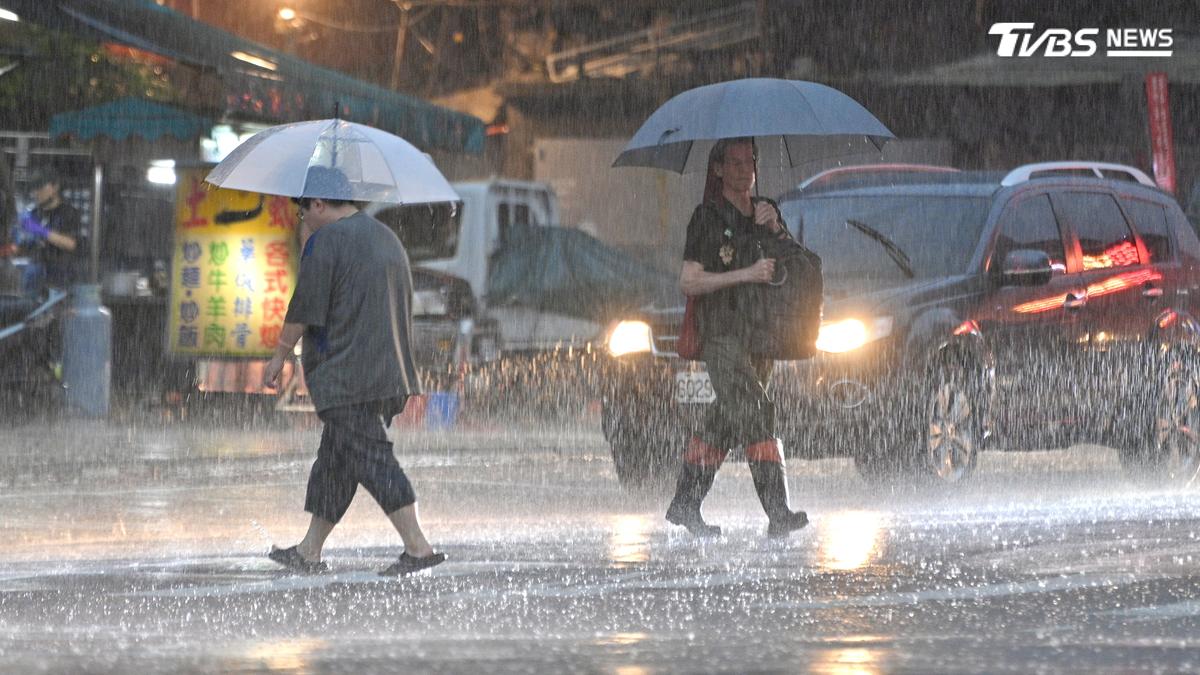 天氣/中秋連假恐有颱風!專家曝「預測路徑」:2地區嚴防降雨