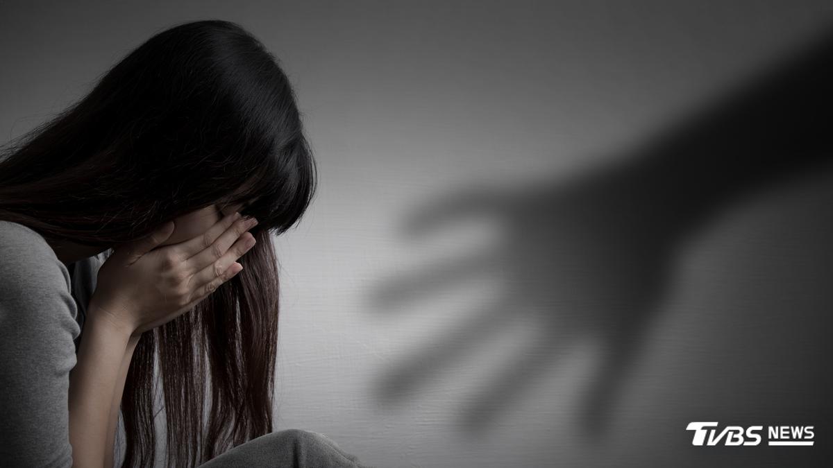 下藥性侵妻20年!英國6旬翁認60罪 驚爆還有12男涉案