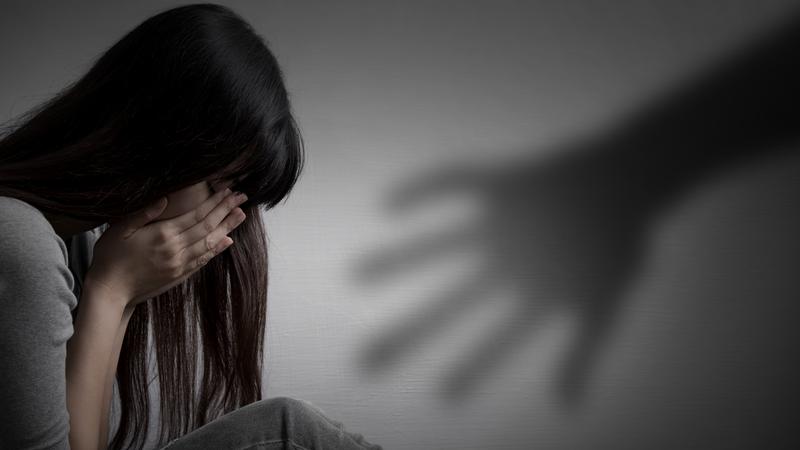 蘇姓男老師誘騙女學生拍裸照還性侵。(示意圖,與本案無關/Shutterstock達志影像)