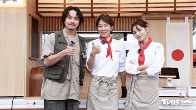《開火開伙》錄影爆意外!川越達也切到手「大噴血」 Dora目睹心疼