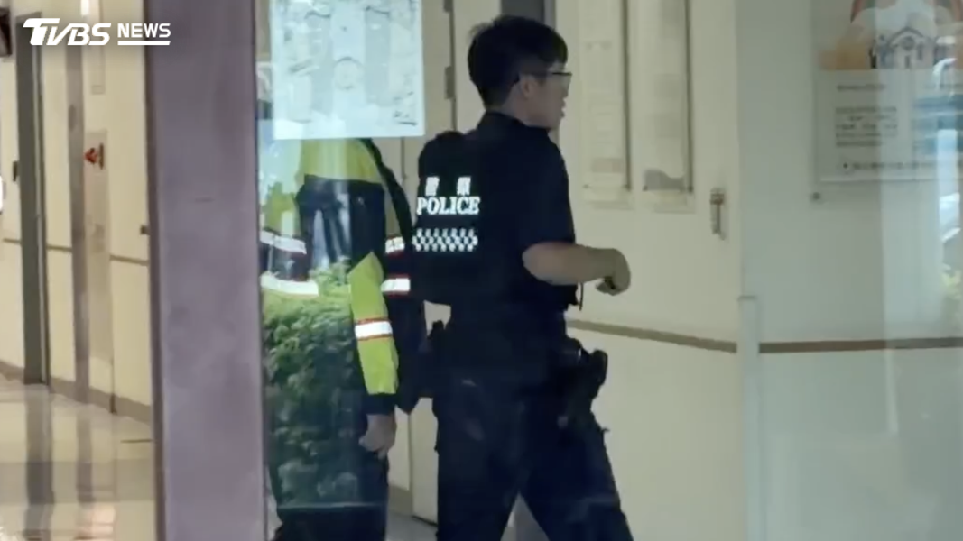 男嬰緊急送醫仍不治身亡。(圖/TVBS)