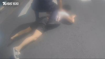 桃園女毒駕肇逃拒檢!警破窗壓制 車內搜出喪失煙彈