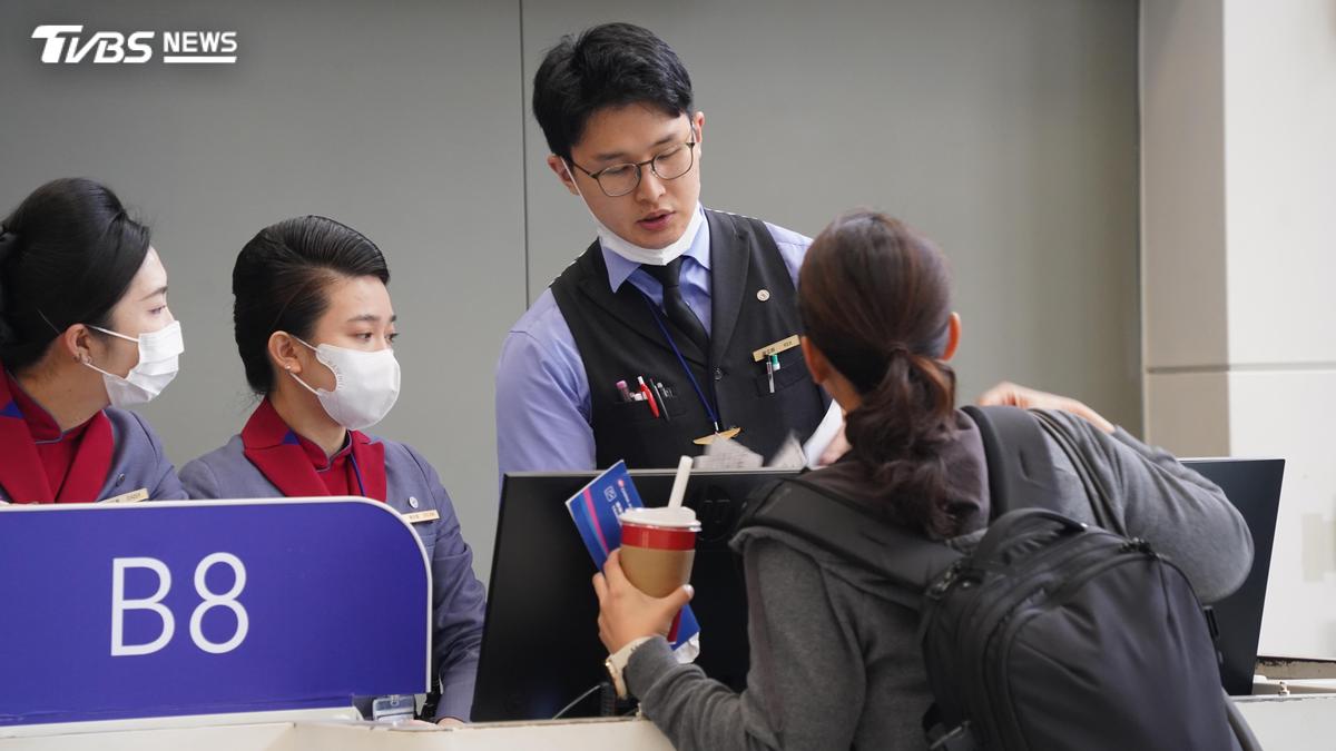中國新規限出境!高科技人才不敢回
