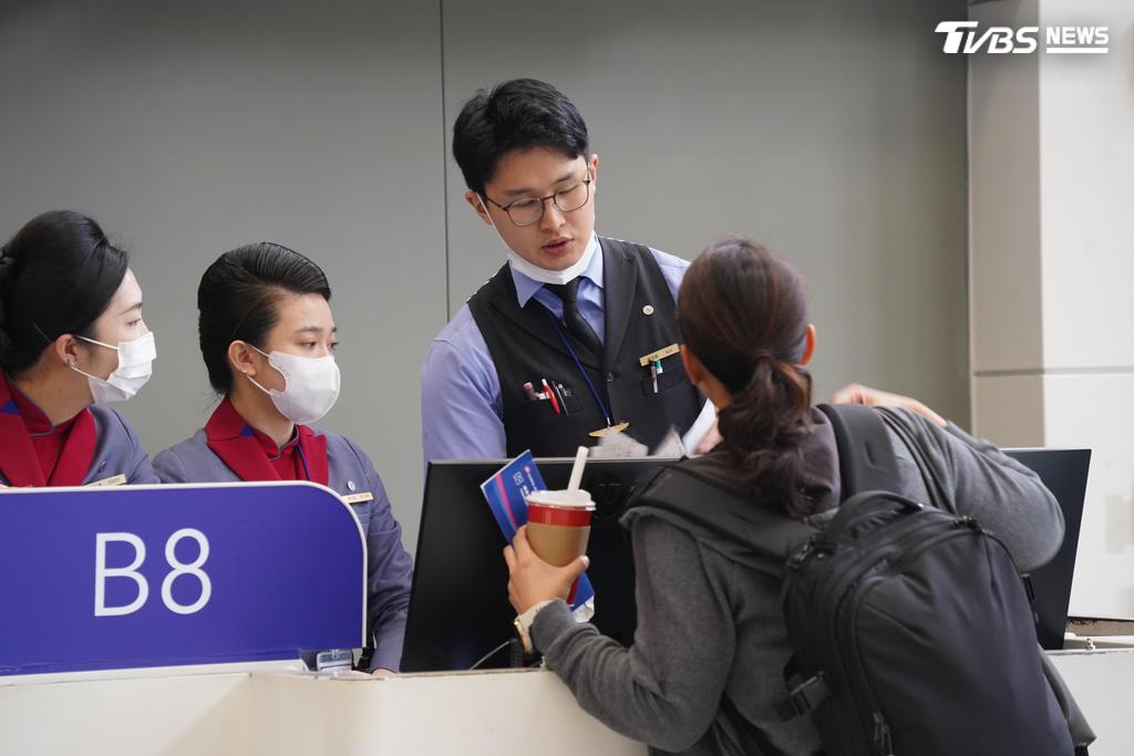 中國擴大邊境管制與國安審查,將過往缺乏法源依據的扣留做法「合法化」,陸委會示警,高科技從業人員赴陸風險已顯著增加。(圖/Shutterstock達志影像)