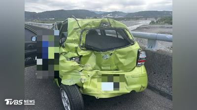 國3后里段曳引車胎皮脫落釀禍!大貨車猛撞2車成廢鐵 1人受傷