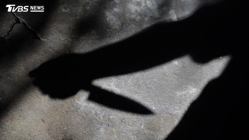台中男與女友吵架後情緒不佳,殺愛犬陪葬。(示意圖/shutterstock達志影像)