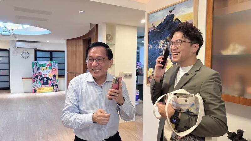 沈伯洋拜會阿扁互加賴!陳致中打趣:老人話太多補教名師不會接