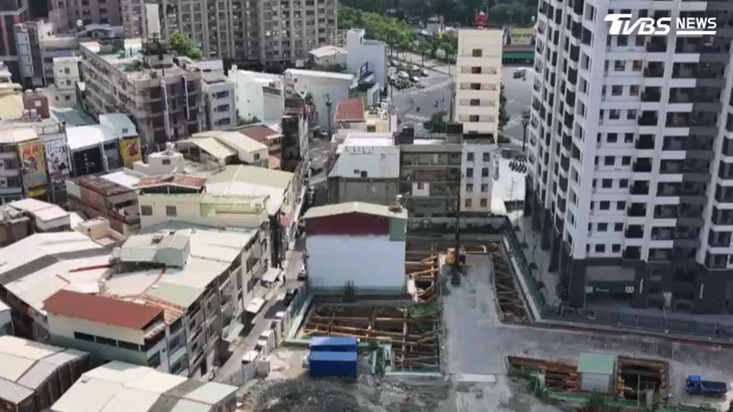 高雄透天遭建商包圍!夫妻喊2500萬被傳成5千萬(圖/TVBS)
