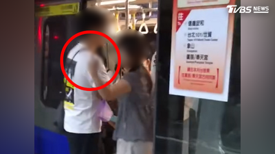 「只喝一口」被告知要罰! 港客怒槓捷運保全 同行女比中指
