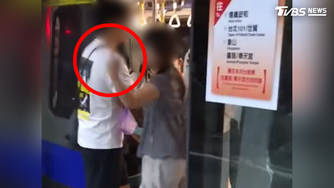 北捷禁飲食惹怒港客!男遊客爆氣嗆冤枉 女伴臨走「1動作」超沒品(圖/翻攝 threads@ yusing_lin_)