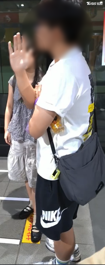 此次事件中，遊客違規飲用飲料在先，卻因不滿被指正而大聲反駁，是否有理，公道自在人心。（圖／翻攝 threads@ yusing_lin_）
