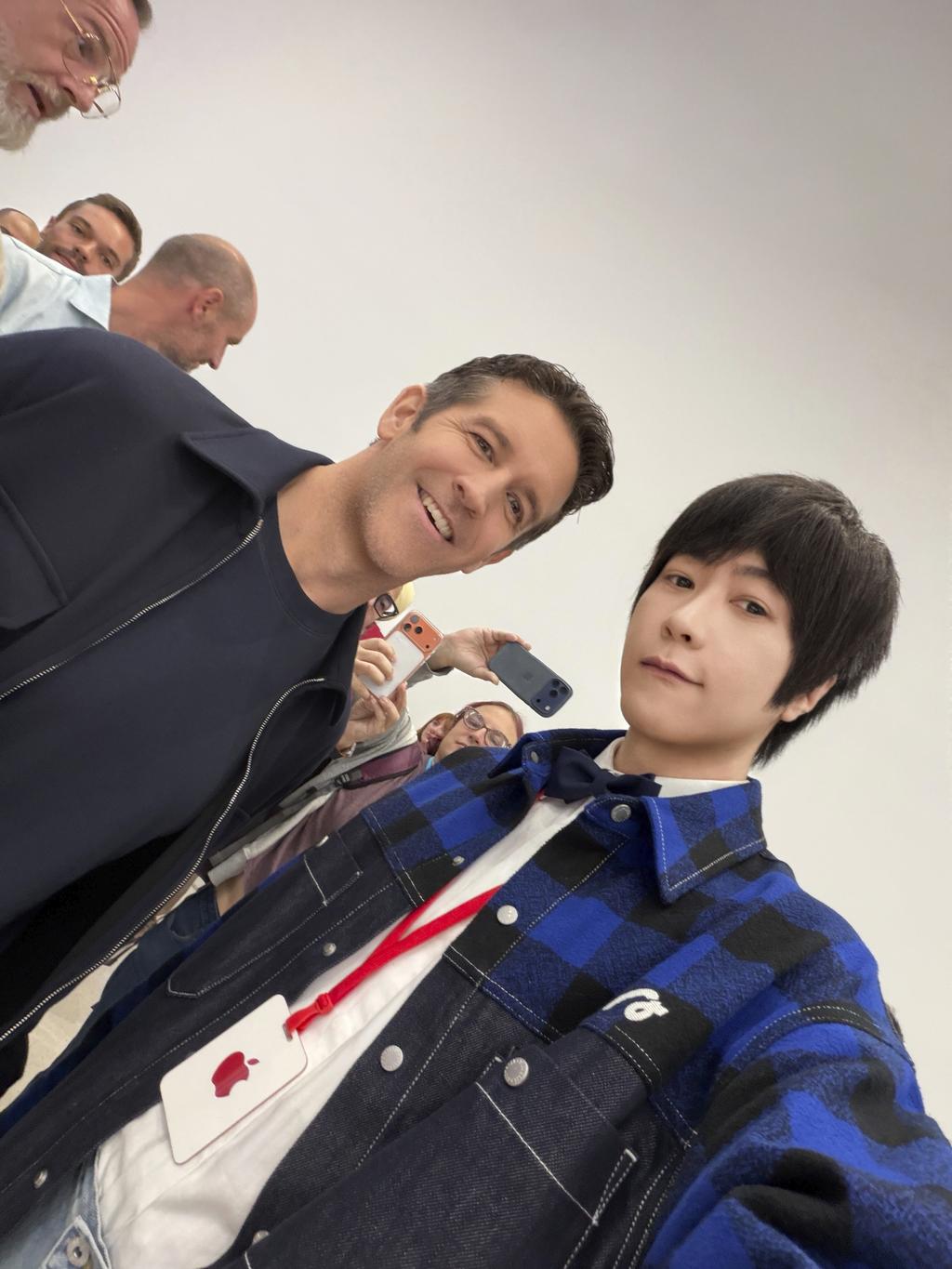 五月天阿信與蘋果新任CEO John Ternus。（圖／相信音樂提供）