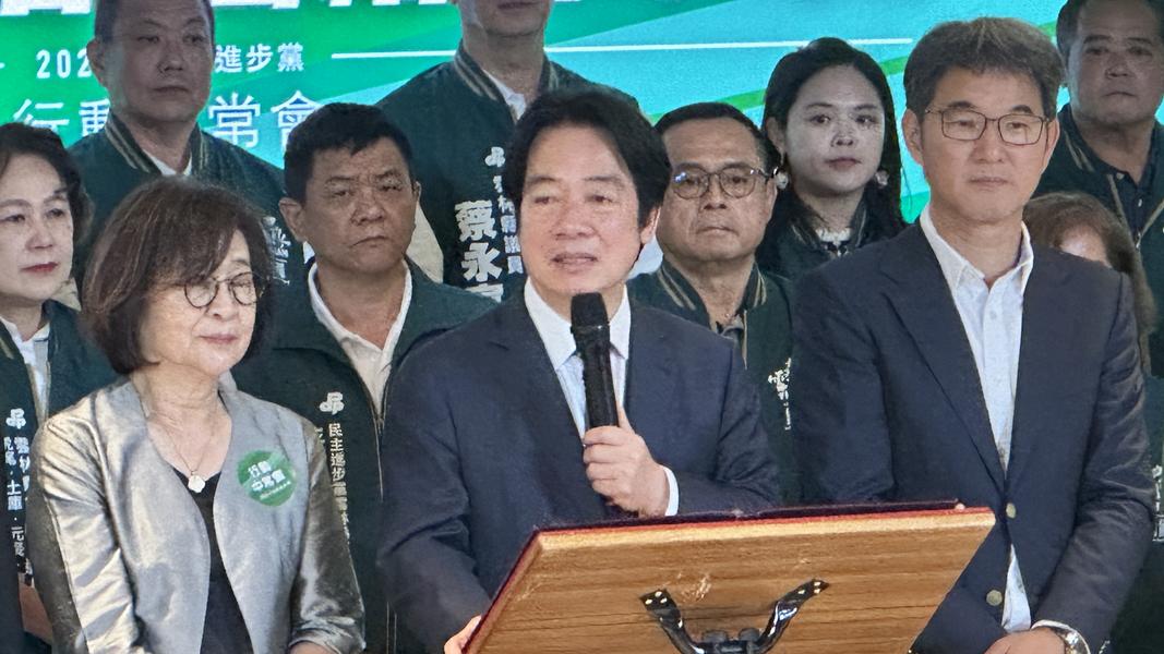 賴清德親自找蘇治芬(左1)擔任劉建國的競選總督導。(圖/潘袁詩羽攝)
