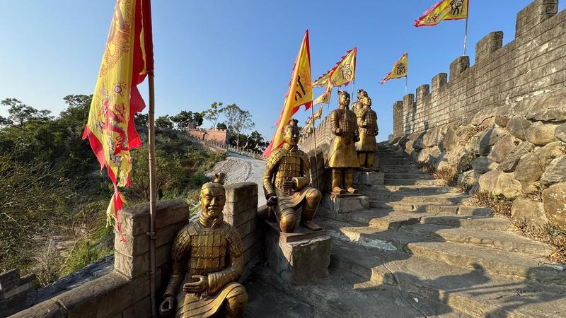 台南市白河區的「台灣萬里長城」占地約10.5公頃。(圖/台灣萬里長城台灣古鎮臉書)