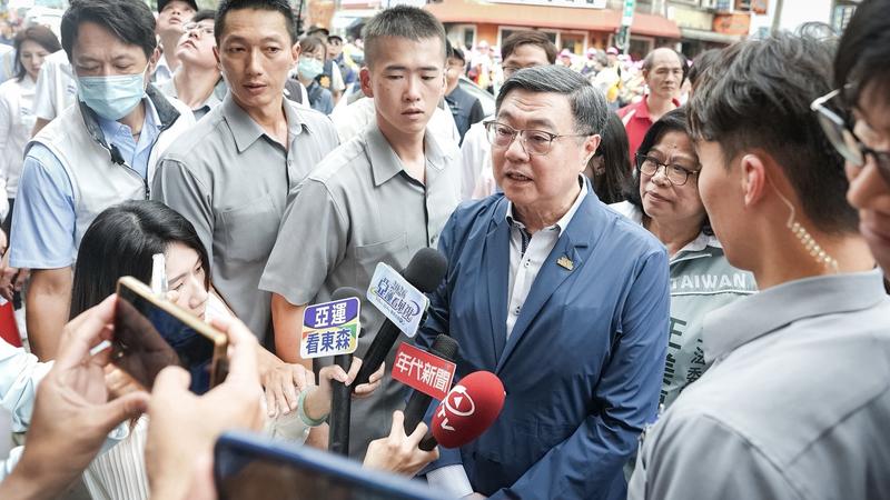 基本工資可能調漲破三萬,卓榮泰表示審議會決定。(圖/行政院提供)