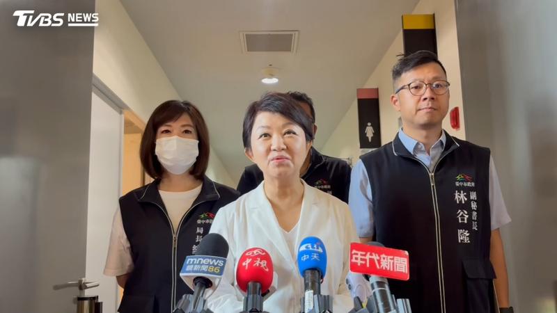 台中市長盧秀燕宣布,「超巨蛋」已經開花結果。(圖/民眾提供)