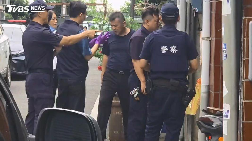 警方現場勘驗。(圖/TVBS)
