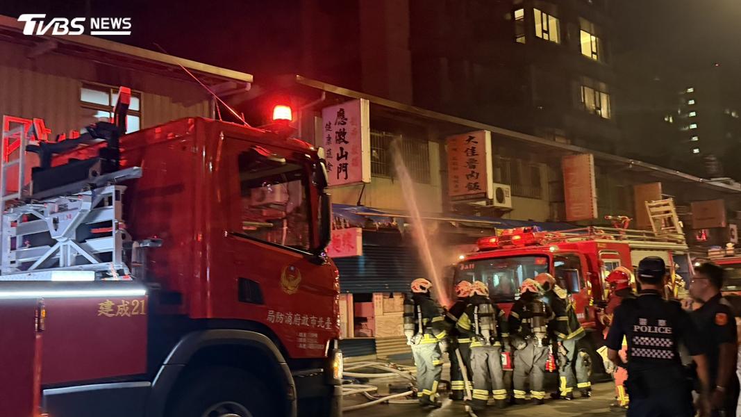 起火地點疑為雜貨店兼檳榔攤。(圖/程子奕攝)