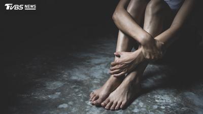 不滿妻回娘家拒復合!印度狠夫棒打岳父頭 「一口咬掉妻鼻子」