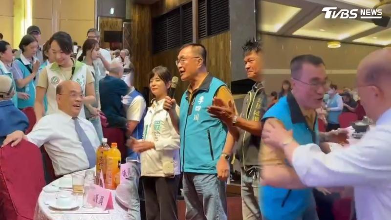 行政院前院長蘇貞昌9月初在鶯歌一場重陽敬老餐會打斷李四川致詞引發議論。(圖/地方人士提供)