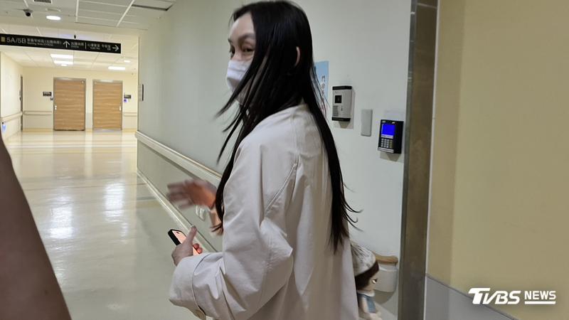 范瑋琪現身醫院探病。(圖/余冠蓁攝)