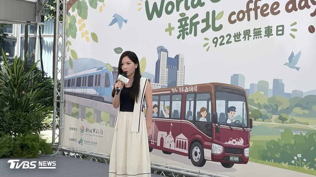 搭車時不用自己開車,可以利用移動時間休息、處理事情,也能用不同角度感受城市。(圖/TVBS)
