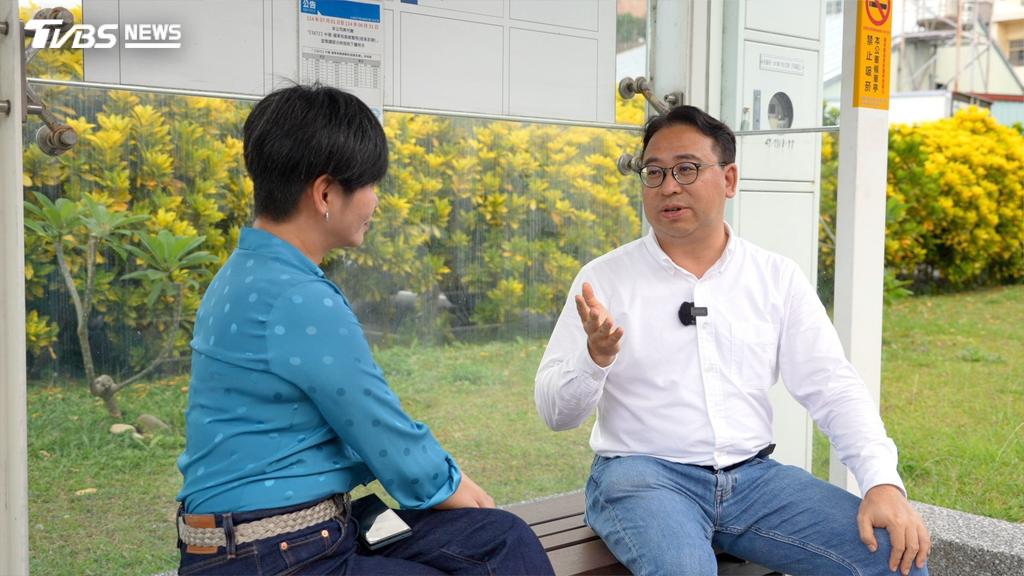 桃園公車班次不夠密,甚至會消失。黃世杰說他太太,因此去學開車。(圖/柯勝雄攝)