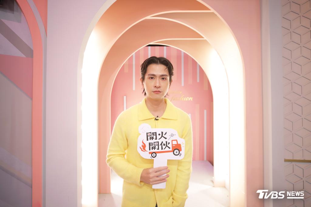 石知田也在節目分享兩位主廚截然不同的處事風格。（圖／TVBS）