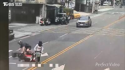 有片/美籍藝人柯龍遇馬路三寶!單車婦鬼切害慘摔 妻怒炸開嗆