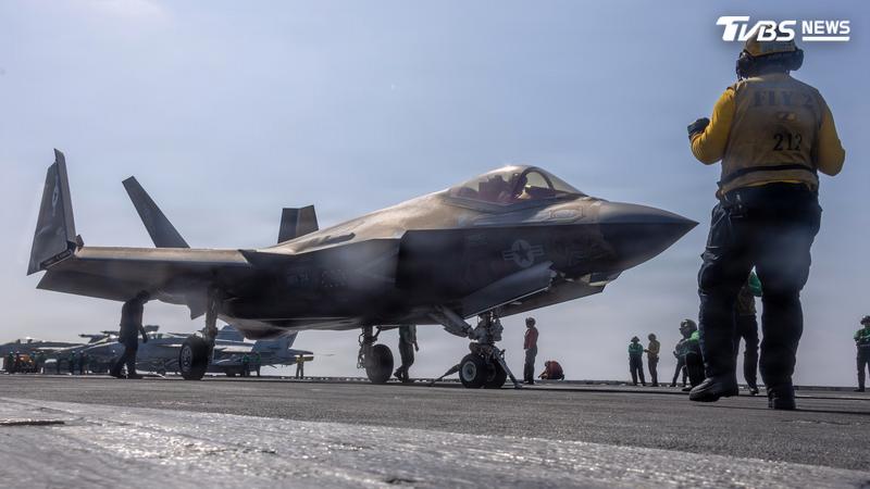 美國擬向沙烏地阿拉伯出售 48 架 F-35 隱形戰鬥機,總金額高達 240 億美元(約新台幣 7654 億元),卻因美方擔憂中國可能竊取頂尖技術而面臨變數。(圖/達志影像美聯社)