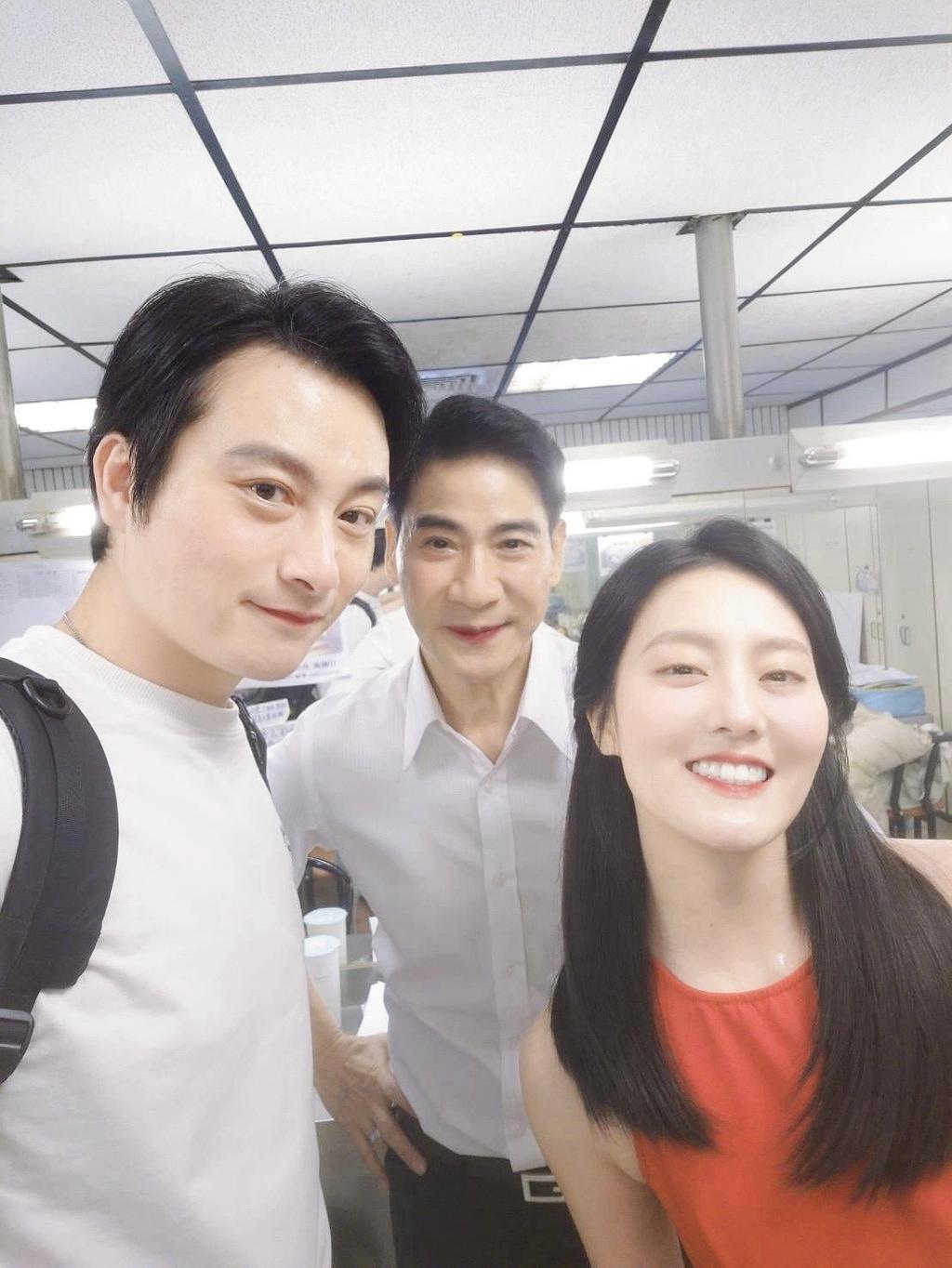 左起孟澔、翁家明、顏曉筠合作演出《樓上樓下》。(圖/翻攝自孟澔臉書)