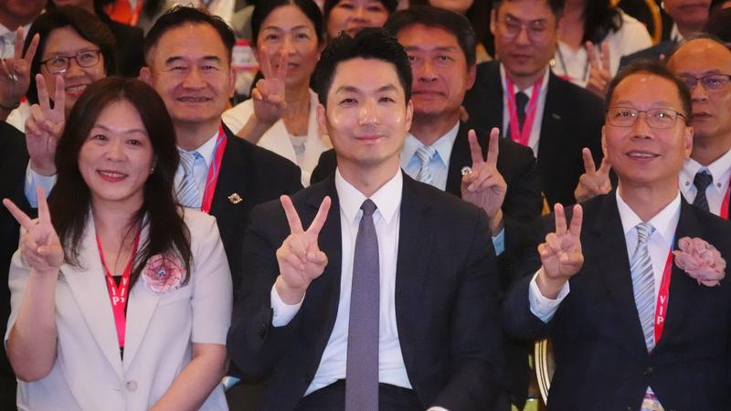 台北市長蔣萬安今出席第25屆傑出金仲獎楷模頒獎典禮。(圖/北市府提供)