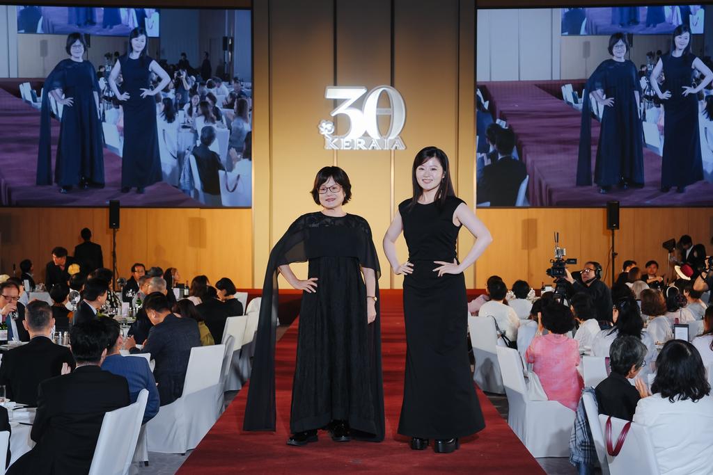 圖說：金鐘影后楊小黎攜手媽媽登台 演繹跨世代的風格傳承。（克萊亞提供）