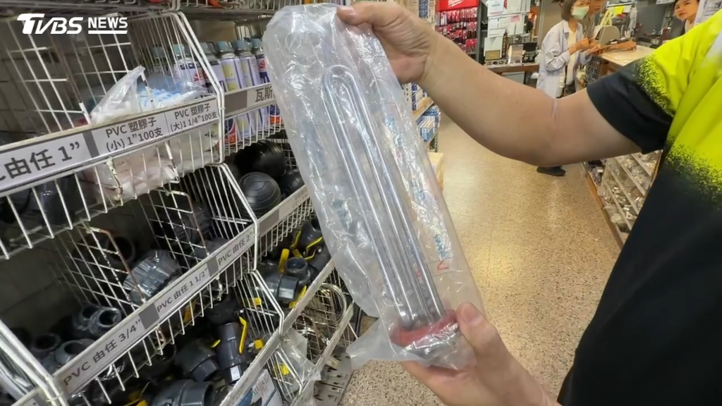熱水器業者表示，由於高雄水質比較硬，兩年就要更換一次電熱管，或者一年也要更換一次，至少兩年左右清理一次，效能會比較好（圖／TVBS）
