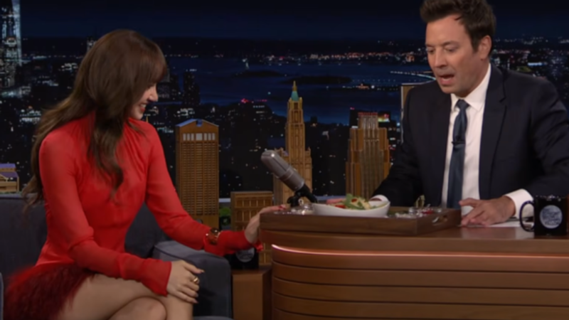 Lisa赴美宣傳,順道推廣泰國美食。(畫面翻攝:The Tonight Show)